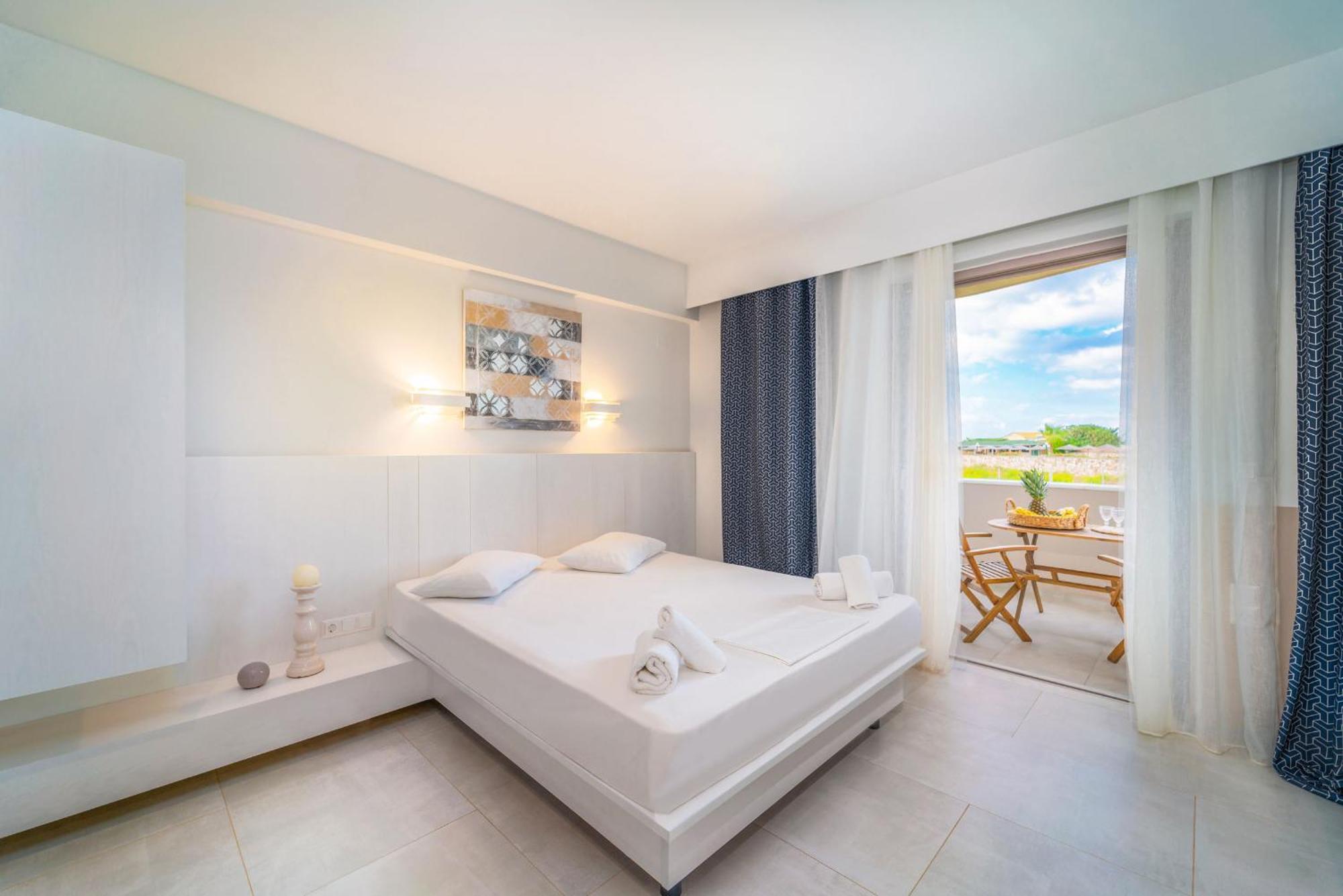 اجيوس ايوانيس San Giovanni Beach Resort And Suites الغرفة الصورة